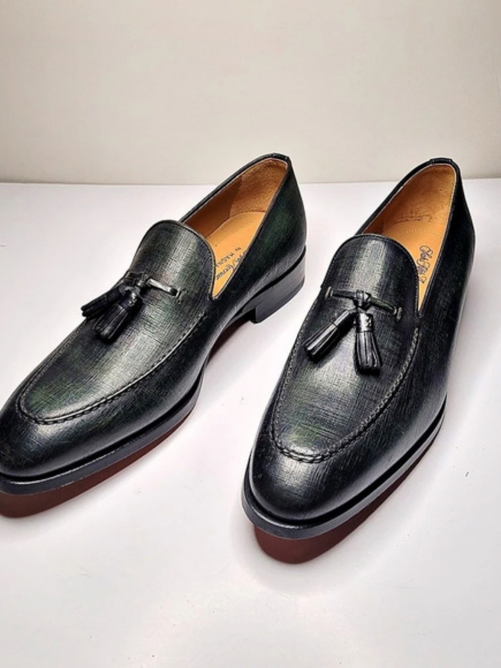 Magnanni for Saks Fifth Avenue Textured Green Leather Tassel Loafers Size: 9.5